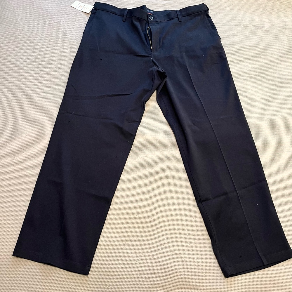 Dockers 42x32 Relaxed Fit Stretch Comfort Khaki in Black - Mens NWT